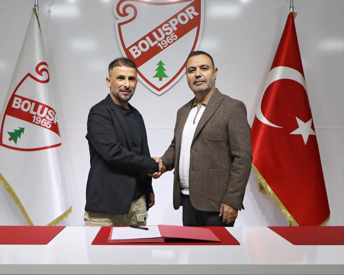 Trendyol 1. Lig ekiplerinden Boluspor'da teknik direktör Ertuğrul Arslan (solda) ile anlaştı.