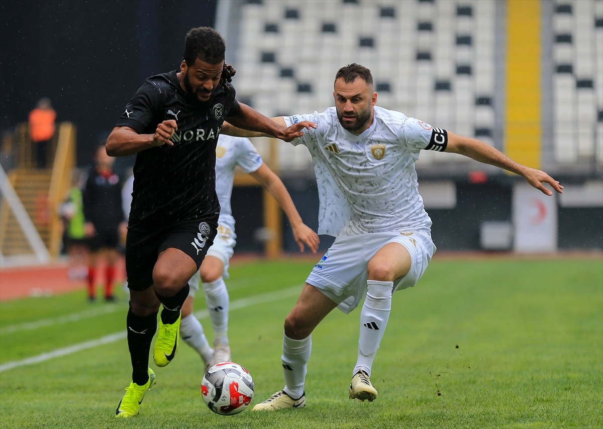 Trendyol 1. Lig’in 10. haftasında Manisa FK ile Erzurumspor FK, Manisa 19 Mayıs Stadı’nda...