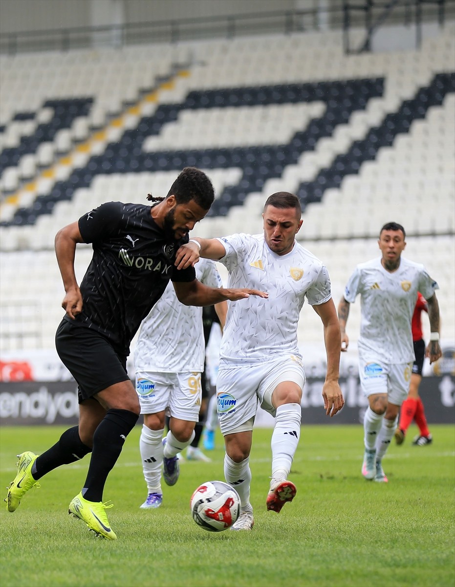 Trendyol 1. Lig’in 10. haftasında Manisa FK ile Erzurumspor FK, Manisa 19 Mayıs Stadı’nda...