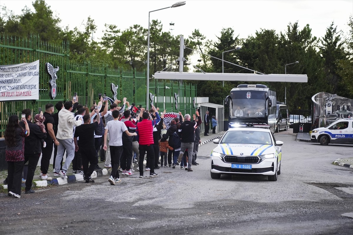 Trendyol Süper Lig'in 8. haftasında Galatasaray'a konuk olacak Beşiktaş, stada hareket etti....