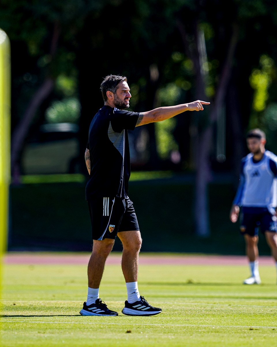 Trendyol Süper Lig ekibi Zecorner Kayserispor'la anlaşan teknik direktör Radomir Djalovic, takımla...