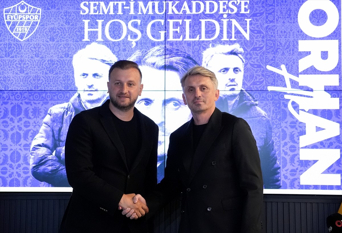 Trendyol Süper Lig ekiplerinden ikas Eyüpspor'da teknik direktörlük görevine getirilen Orhan Ak...