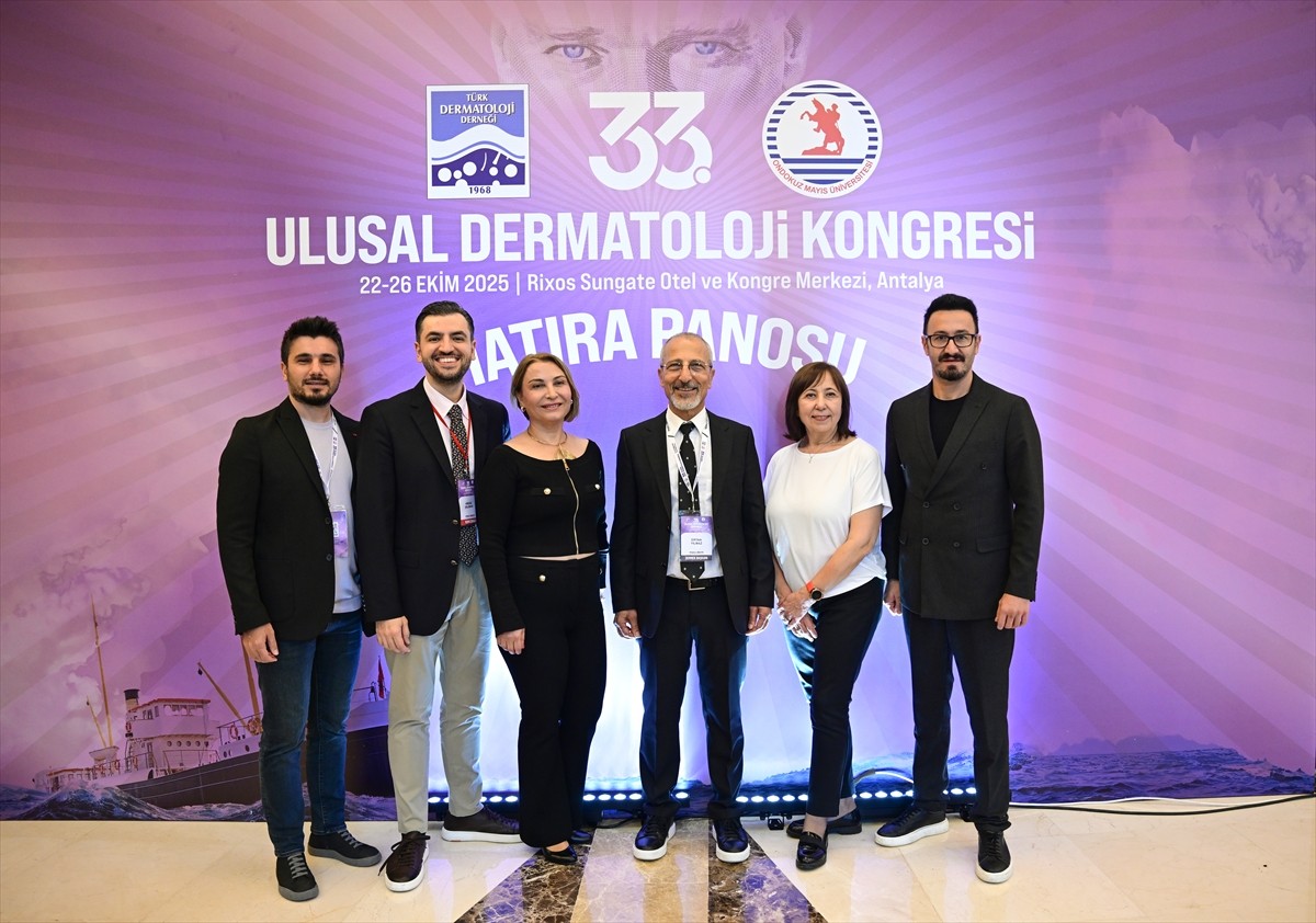 Türk Dermatoloji Derneği Başkanı Prof. Dr. Ertan Yılmaz, Antalya'da bir otelde gerçekleştirilen...