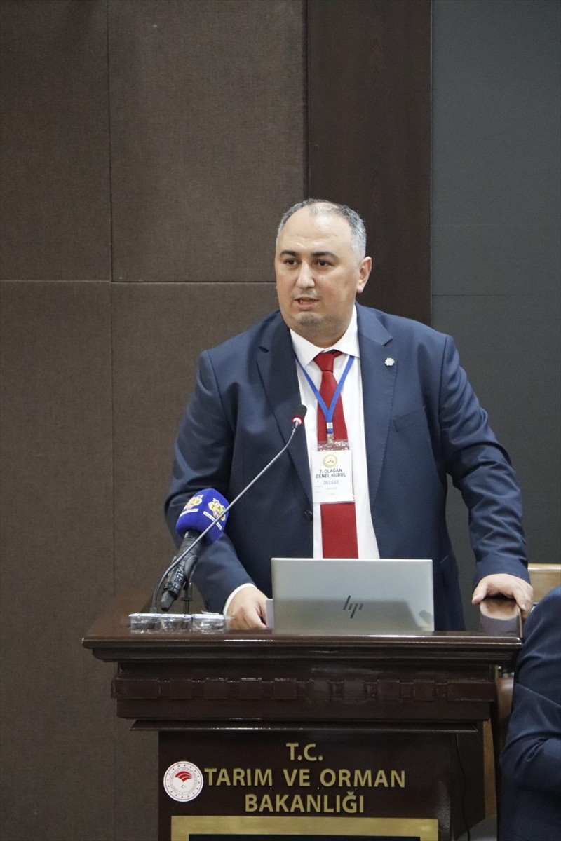 Türkiye Arı Yetiştiricileri Merkez Birliğinin (TAB) yeni başkanı Ali Demir (solda) oldu. TAB'ın 7....