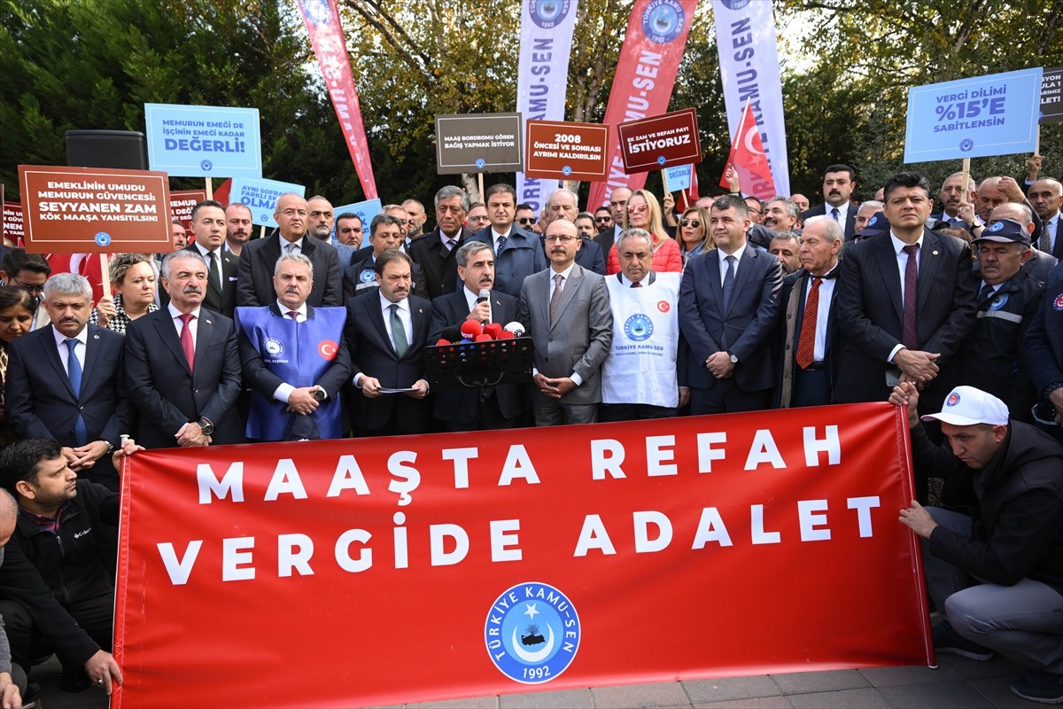 Türkiye Kamu-Sen üyeleri, TBMM önünde memur ve emeklilere "ek zam ve refah payı verilmesi"...