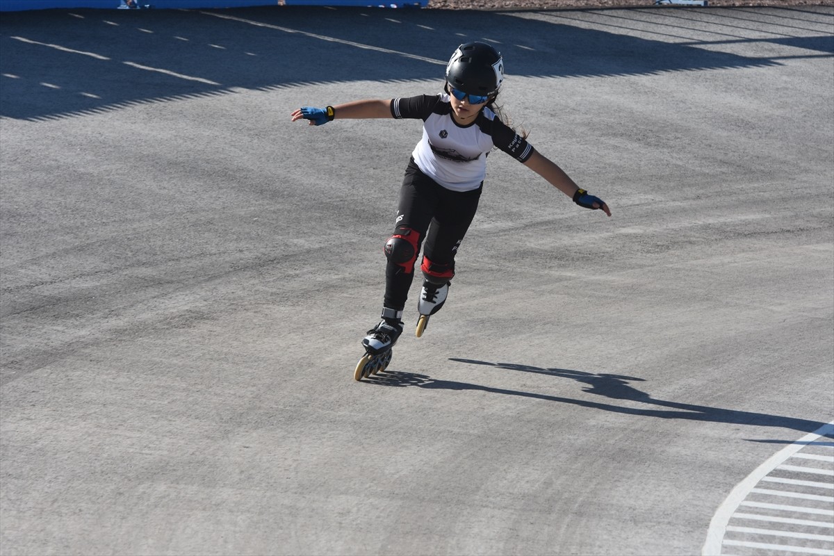 Türkiye Kaykay Federasyonu faaliyet programında yer alan Tekerlekli Paten Türkiye Kulüpler...