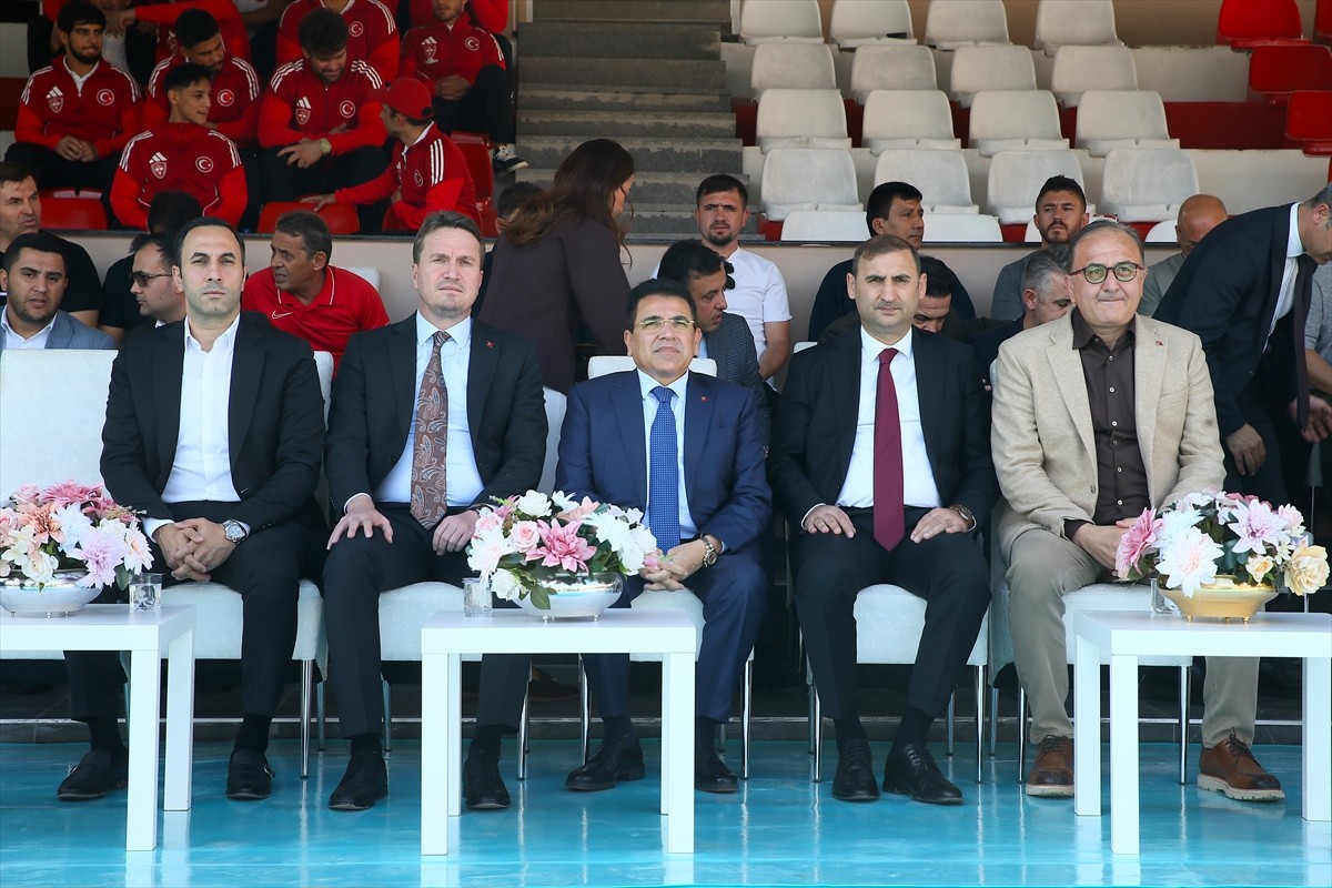 Türkiye Kısa Şalvar Güreş Şampiyonası, yarın Kahramanmaraş'ta başlayacak. Türkiye Geleneksel...