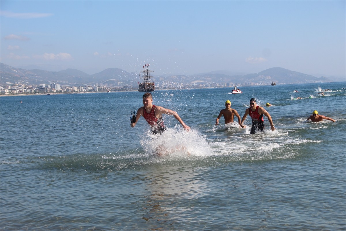 Türkiye Triatlon Federasyonu ile Alanya Belediyesinin iş birliğiyle düzenlenen 34. Alanya Triatlon...