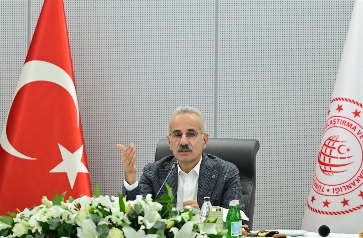 Ulaştırma ve Altyapı Bakanı Abdulkadir Uraloğlu, Halkalı-İstanbul Havalimanı Metro Hattı...