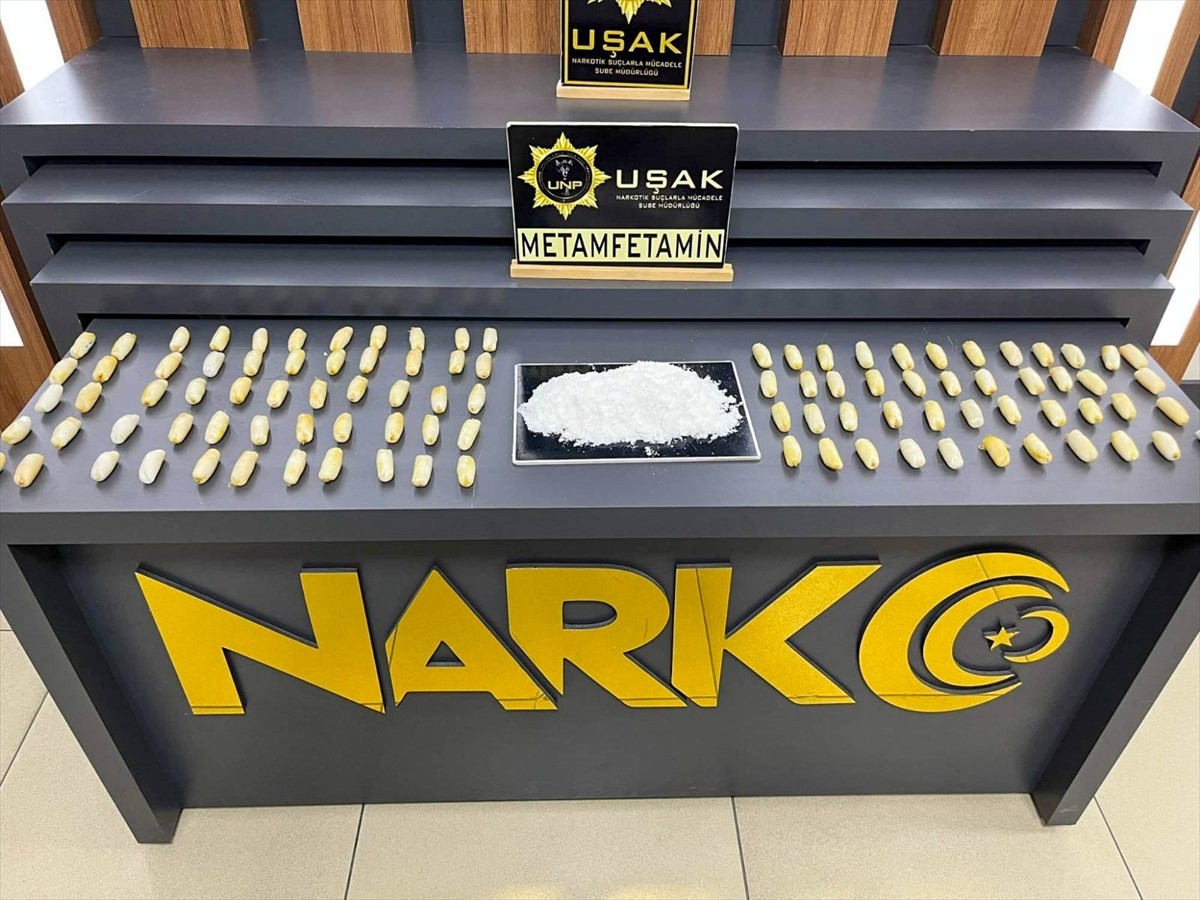 Uşak'ta midelerinde toplam 1 kilo 516 gram metamfetamin ele geçirilen İran uyruklu 3 şüpheli...