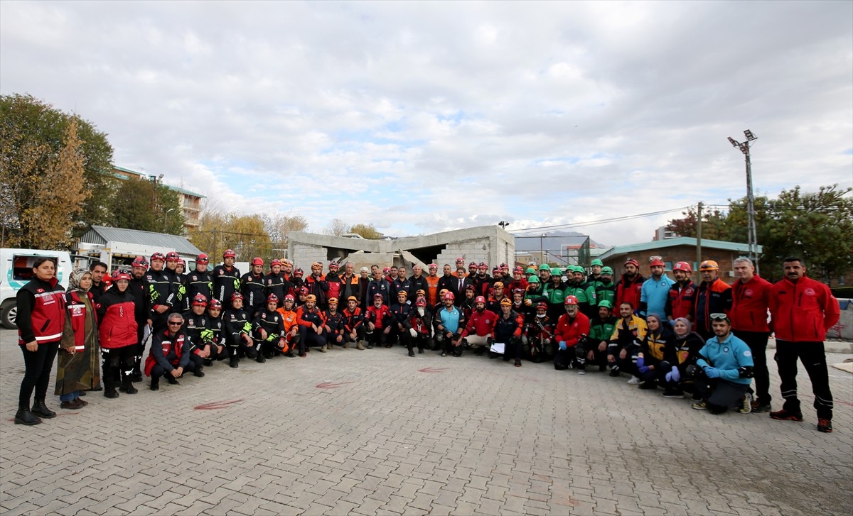 Van'da 23 Ekim 2011'de meydana gelen 7,2 büyüklüğündeki depremin 14. yılı dolayısıyla Afet ve Acil...