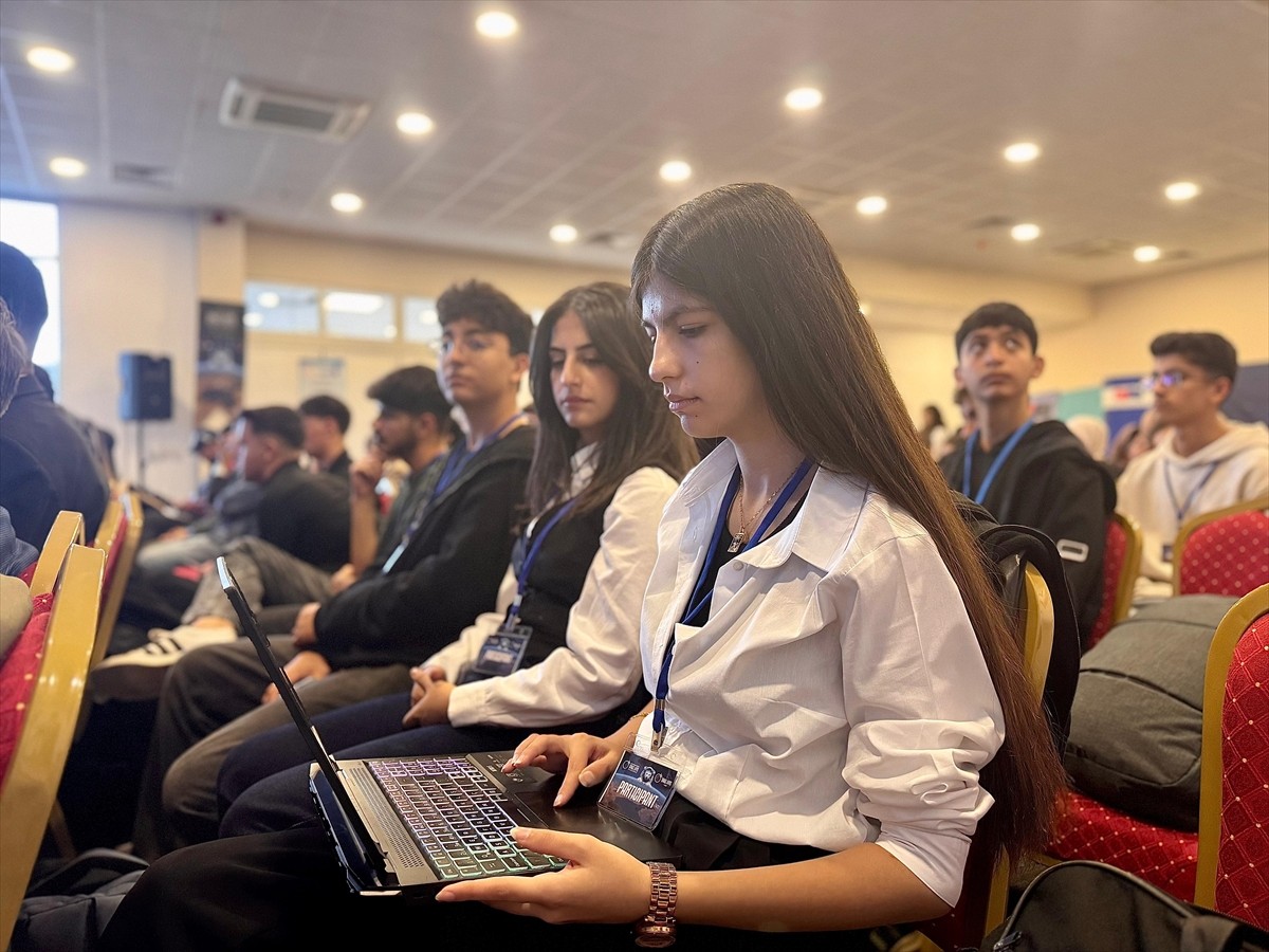 Van'da İş Geliştirme Merkezi (İŞGEM) ev sahipliğinde düzenlenen NASA Uzay Uygulamaları Yarışması...