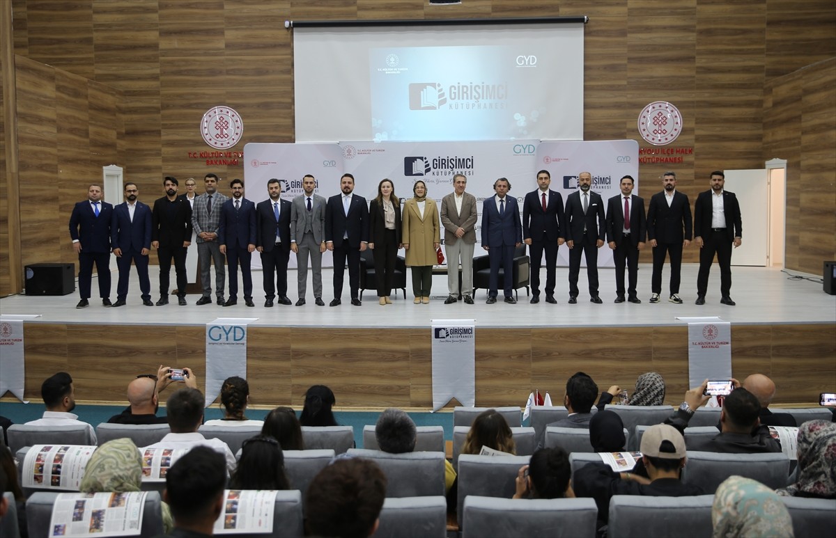 Van'da Kültür ve Turizm Bakanlığı ile Girişimci ve Yöneticiler Derneği (GYD) işbirliğiyle...