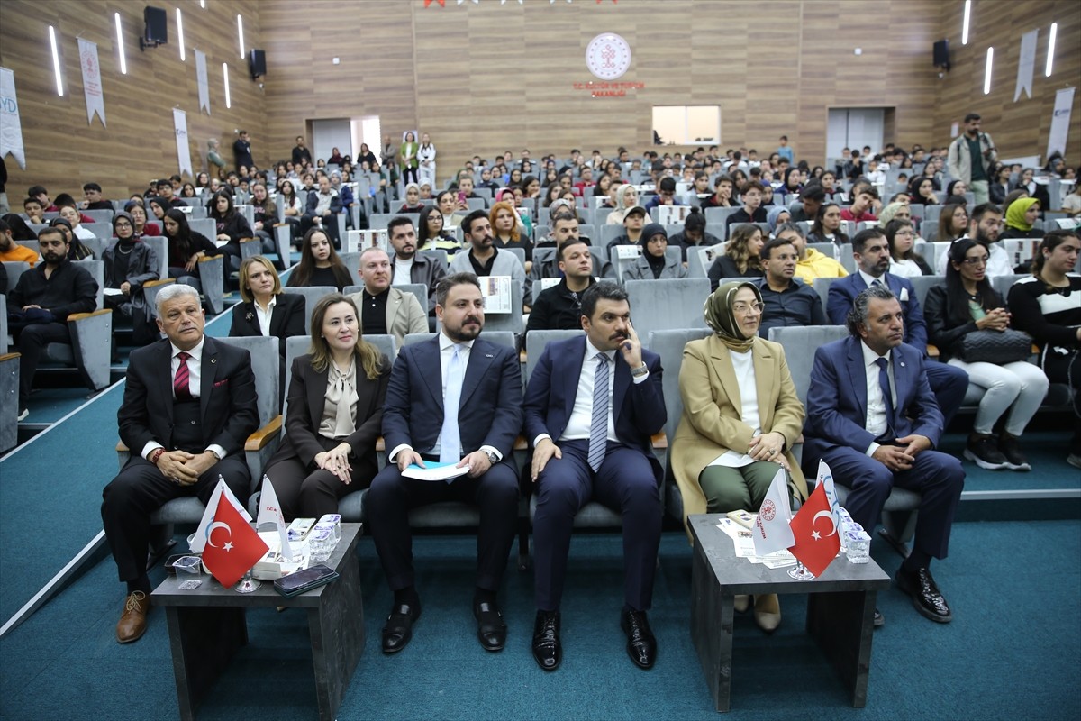 Van'da Kültür ve Turizm Bakanlığı ile Girişimci ve Yöneticiler Derneği (GYD) işbirliğiyle...