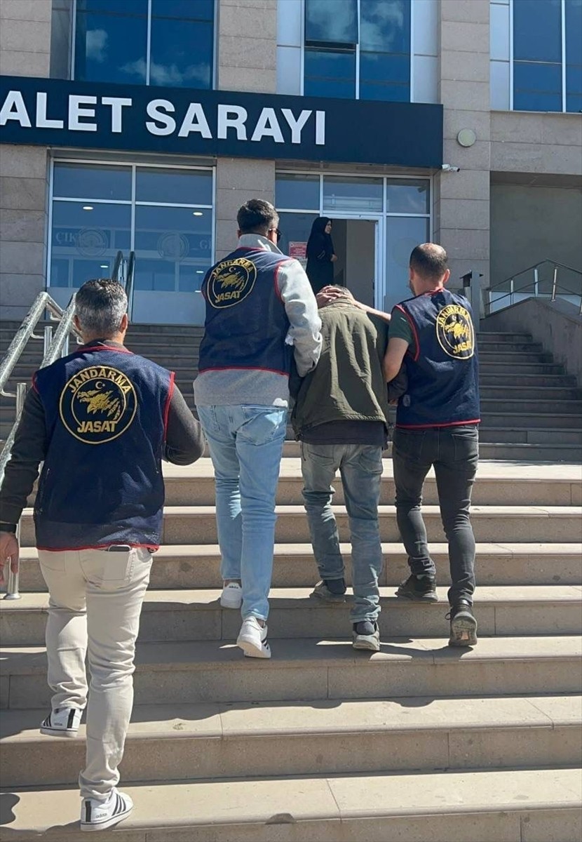 Van'ın Başkale ilçesinde, "kasten adam öldürme" suçundan 11 yıl 3 ay kesinleşmiş hapis cezası...