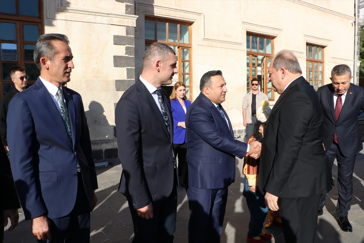 Yargıtay Başkanı Ömer Kerkez, Kilis'teki programları kapsamında Vali Tahir Şahin'i makamında...