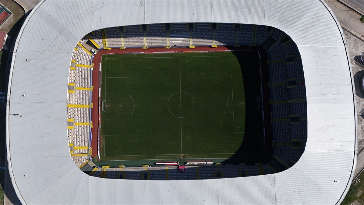 Yeni Ordu Stadı'nda 2 bin sporsever, her gün 19 branşta ücretsiz antrenman yapma imkanından...