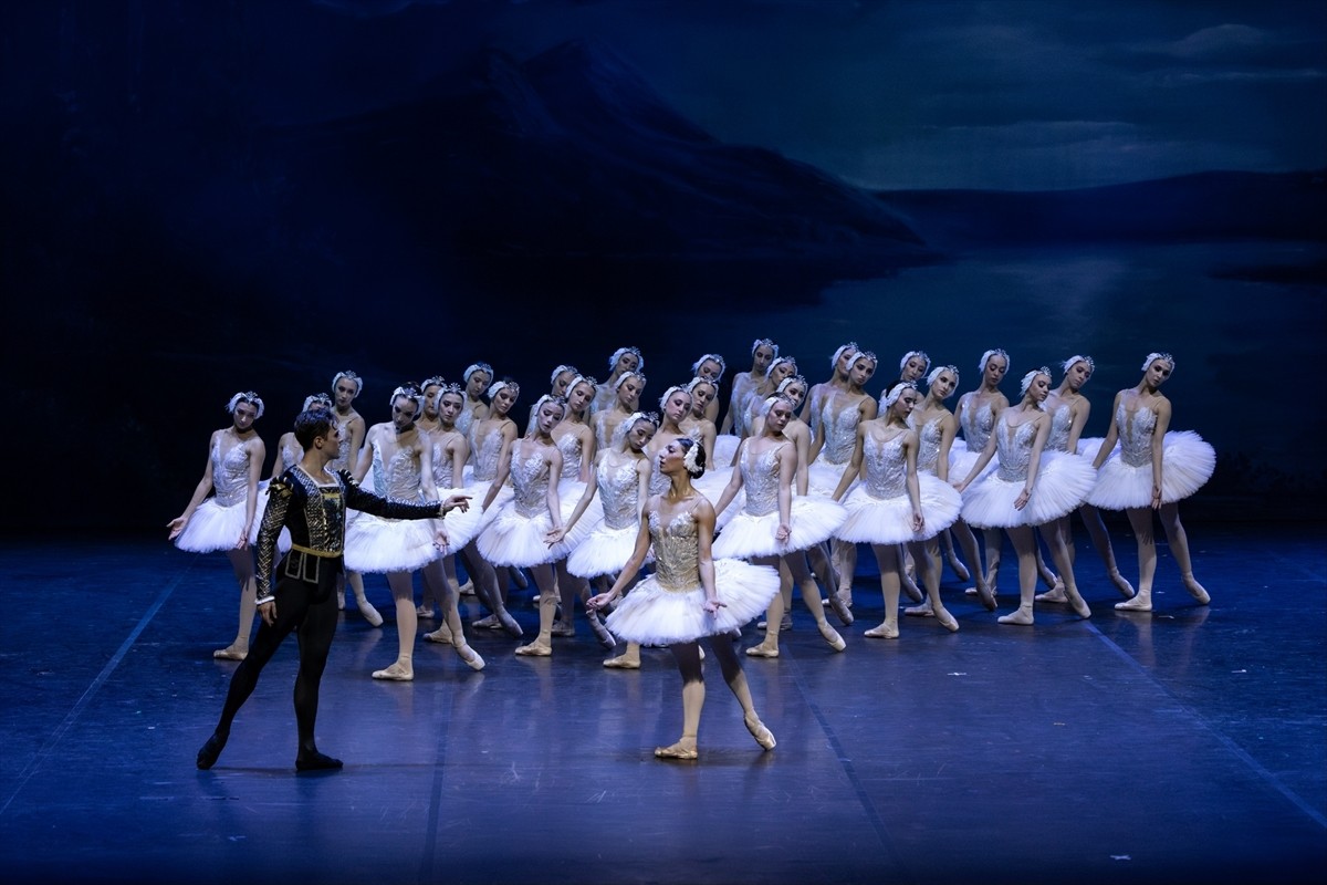 Zarafetin ve aşkın simgesi "Kuğu Gölü" balesi, İstanbul Devlet Opera ve Balesi (İDOB) yorumuyla...