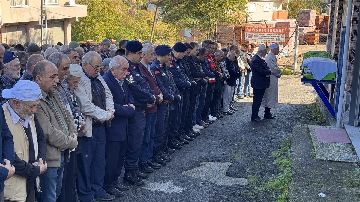 Zonguldak'ın Çaycuma ilçesinde 5 gün önce su kuyusunda cansız bedeni bulunan 17 yaşındaki Hasret...