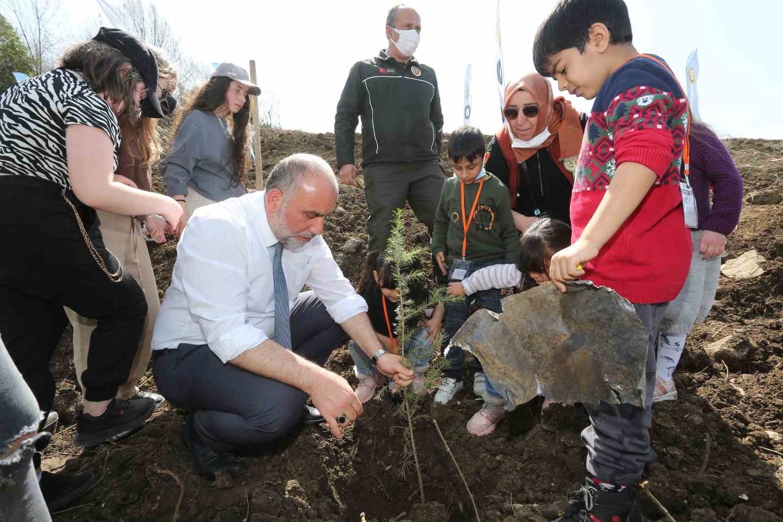 'ŞAHİDİMİZ TOPRAK, İMZAMIZ FİDAN, SEVDAMIZ YEŞİL VATAN' SLOGANIYLA TARIM VE ORMAN BAKANLIĞI...