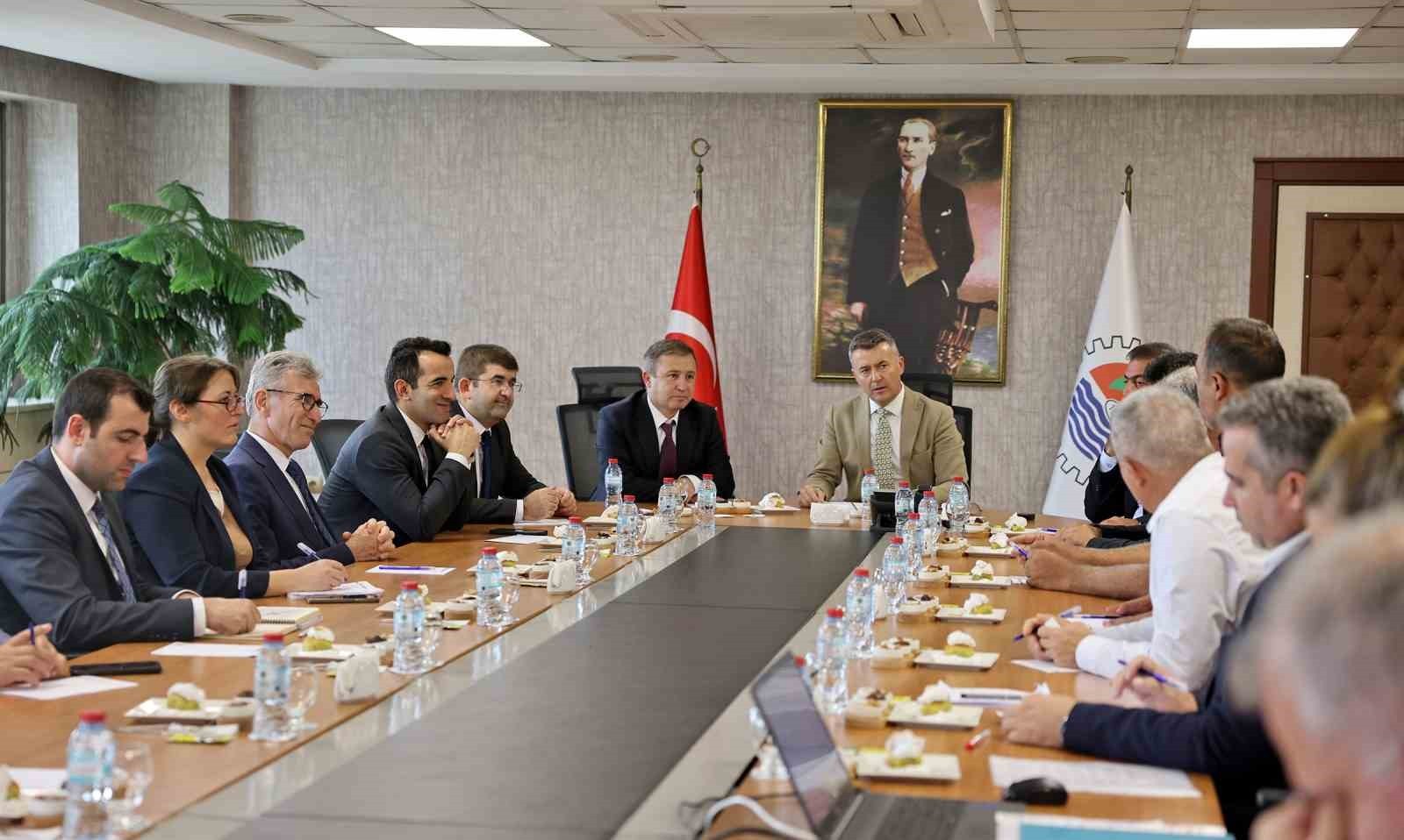 'YENİ HAL YASASI’NIN ŞEKİLLENDİRİLMESİNE YÖNELİK SON TOPLANTI, İÇ TİCARET GENEL MÜDÜRÜ ADEM BAŞAR...