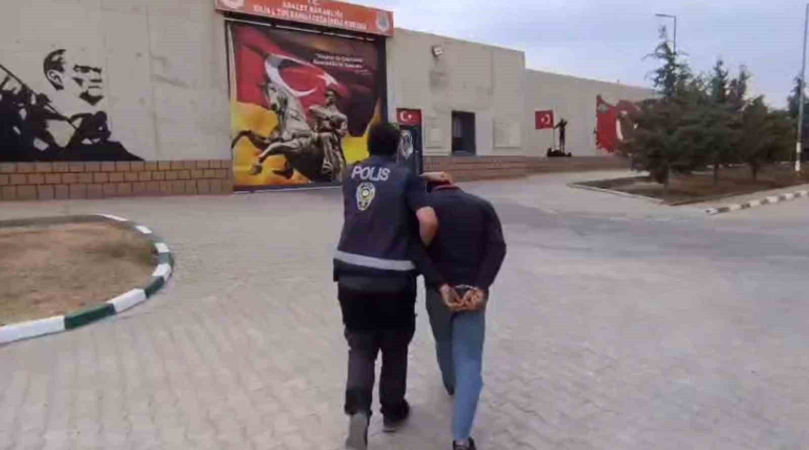 12 YILDIR FİRARİ OLARAK ARANAN ŞAHIS DEFNE’DE YAKALANDI