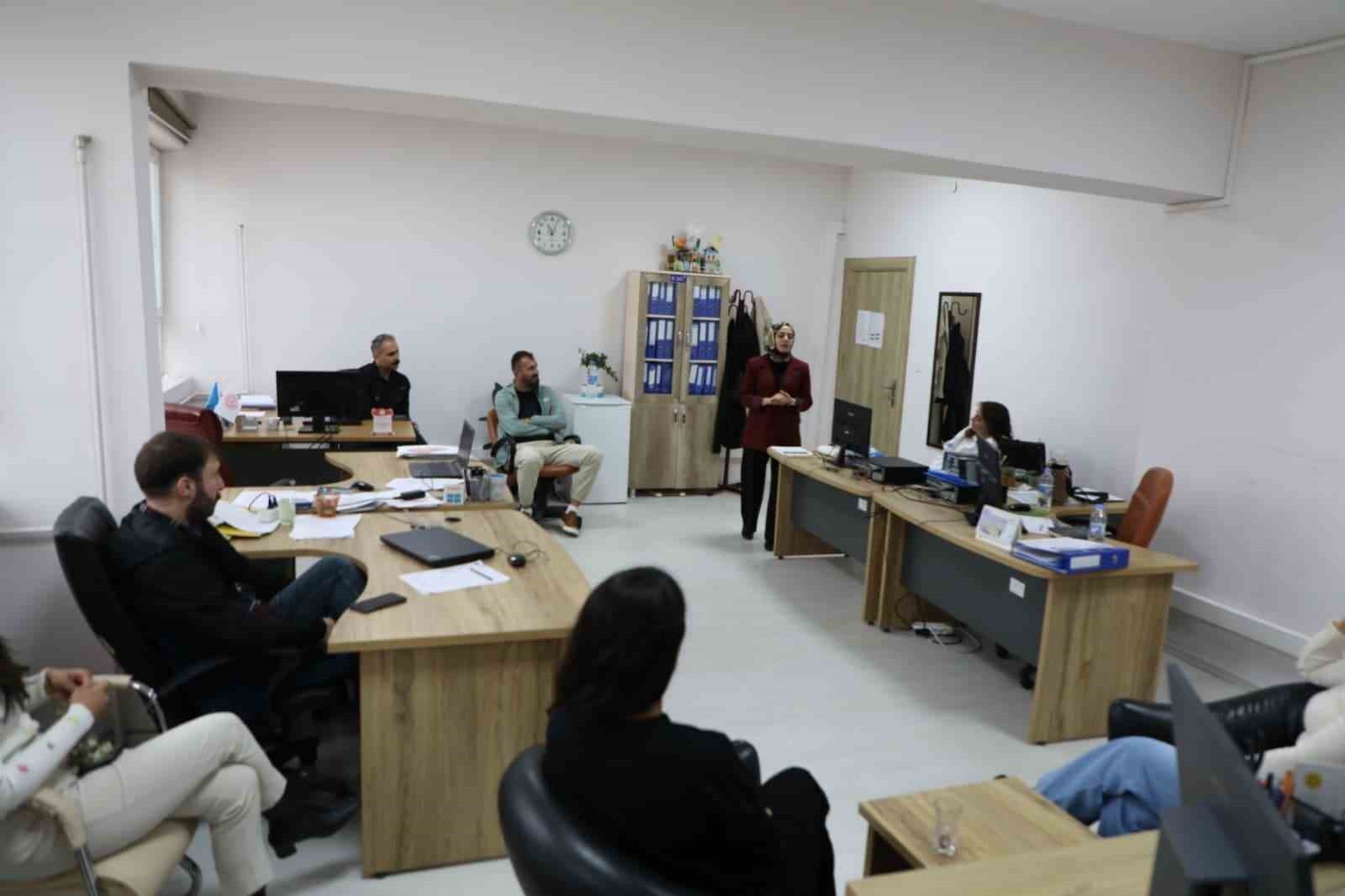 14 KASIM DÜNYA DİYABET GÜNÜ KAPSAMINDA, TUNCELİ İL MİLLİ EĞİTİM MÜDÜRLÜĞÜ ÇALIŞANLARINA DİYETİSYEN...