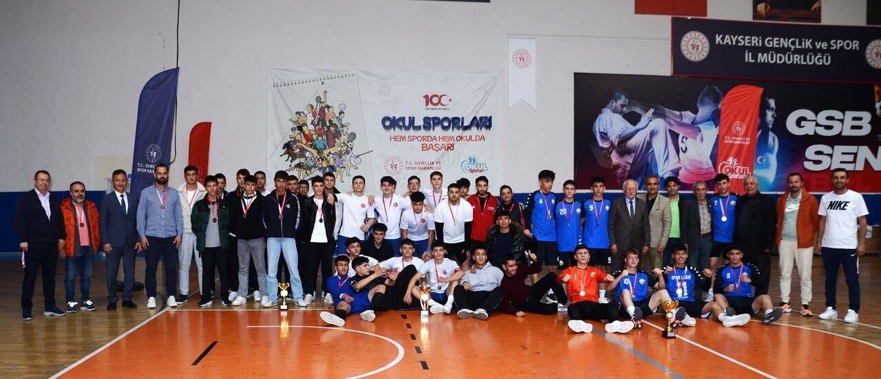 2025 - 2026 EĞİTİM-ÖĞRETİM YILI OKULLAR ARASI HENTBOL GENÇ ERKEK VE GENÇ KIZ MÜSABAKALARI SONA...