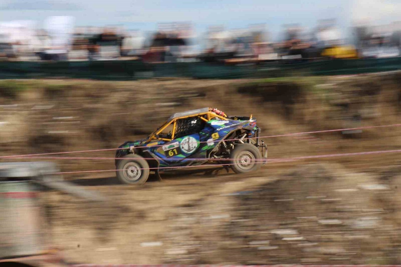 2025 TÜRKİYE OFF-ROAD ŞAMPİYONASI 6. AYAĞI SEYİRCİ ETABIYLA DEVAM ETTİ. ARAÇLARIN TOPRAK VE...