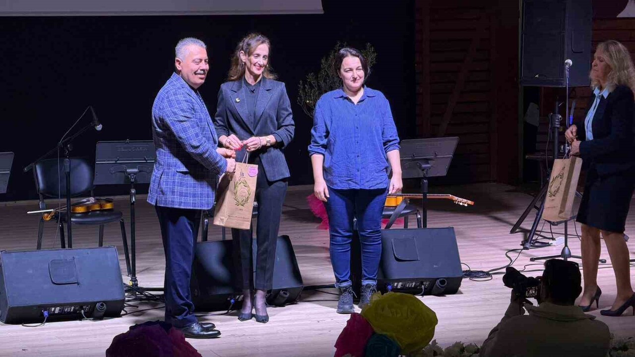 24 KASIM ÖĞRETMENLER GÜNÜ BALIKESİR'İN EDREMİT İLÇESİNDE DÜZENLENEN ETKİNLİKLER İLE...