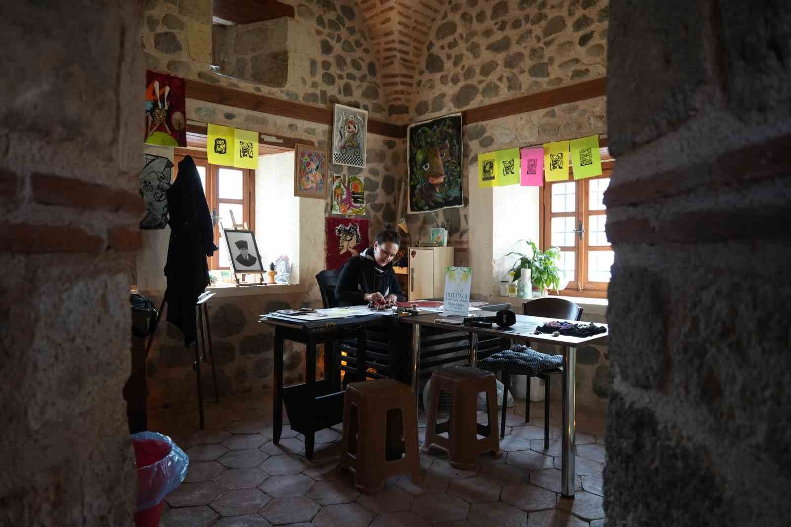 517 YILLIK TAŞHAN’DA KADIN ELİYLE SANAT VE EMEK BULUŞUYOR