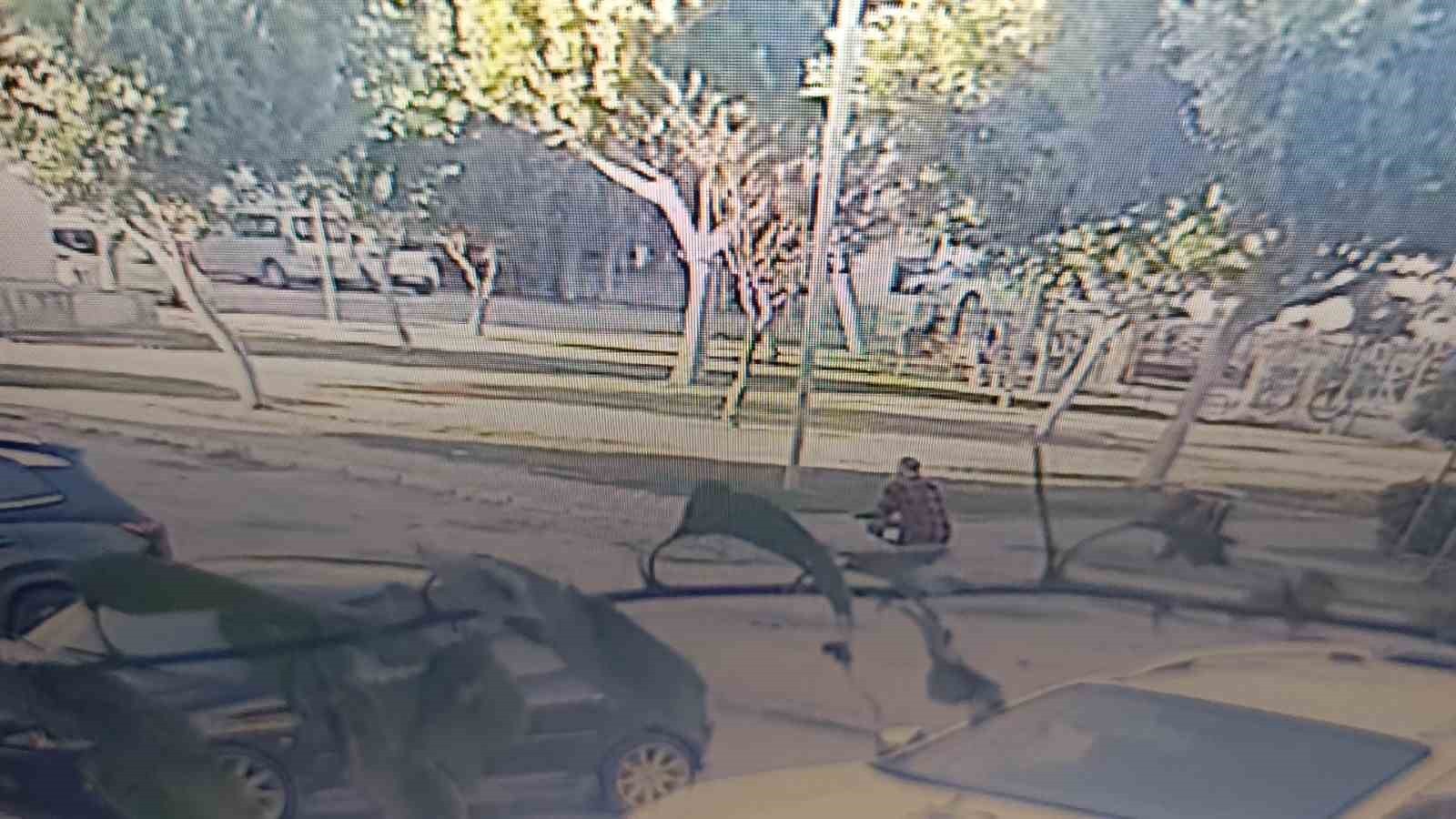 57 YAŞINDAKİ ÖĞRETMENİ "KİMLİĞİNİZ SUÇ ÖRGÜTÜNE YAPILAN BASKINDA EVDE ELE GEÇİRİLDİ" YALANI İLE...