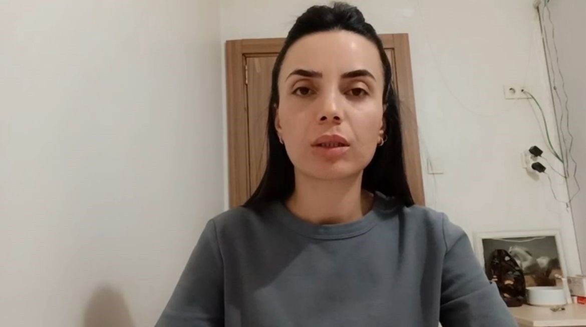 83 YAŞINDAKİ ALZHEİMER HASTASI RAMAZAN BATUR'UN KIZI NURCAN BATUR