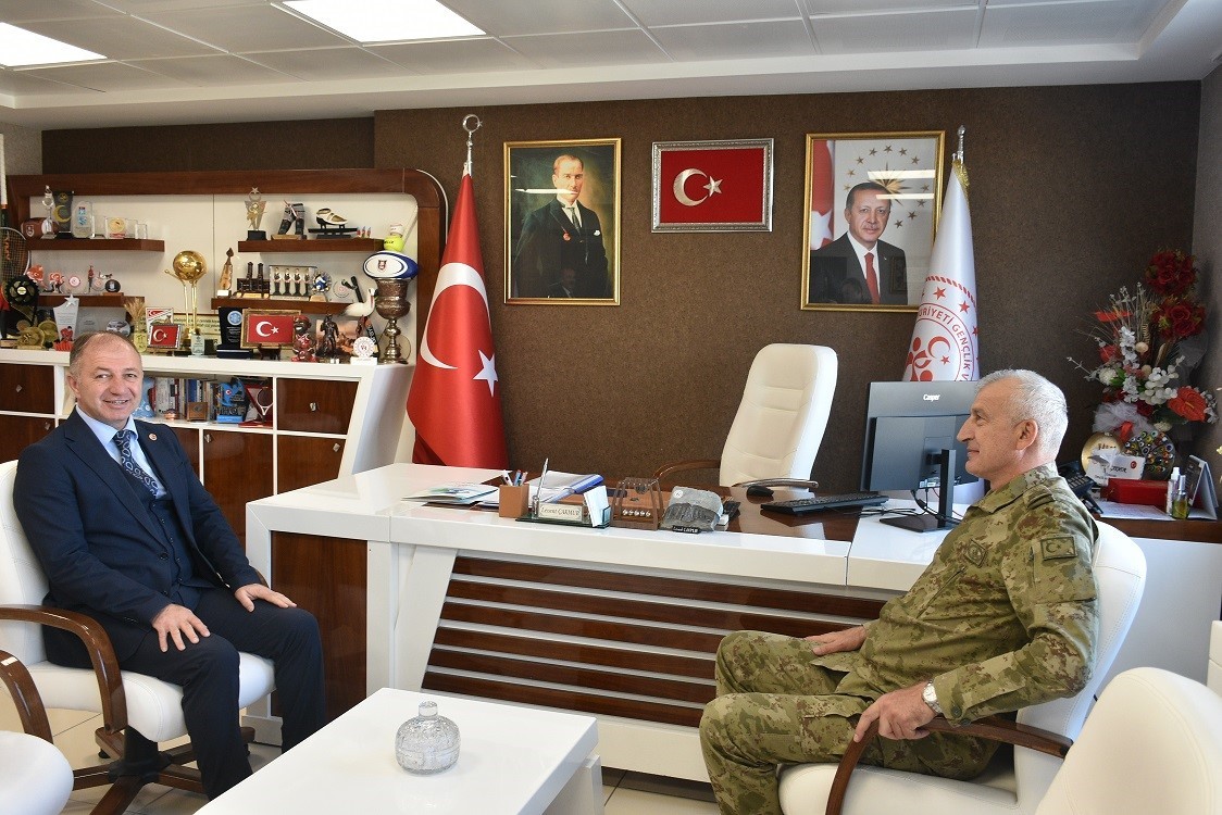 9’UNCU KOLORDU KOMUTANI TÜMGENERAL OSMAN AKYILDIZ, ERZURUM GENÇLİK VE SPOR İL MÜDÜRLÜĞÜNÜ ZİYARET...