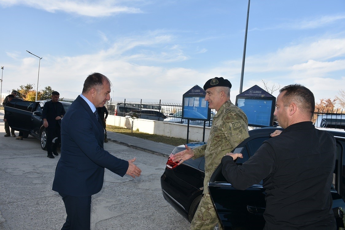 9’UNCU KOLORDU KOMUTANI TÜMGENERAL OSMAN AKYILDIZ, ERZURUM GENÇLİK VE SPOR İL MÜDÜRLÜĞÜNÜ ZİYARET...