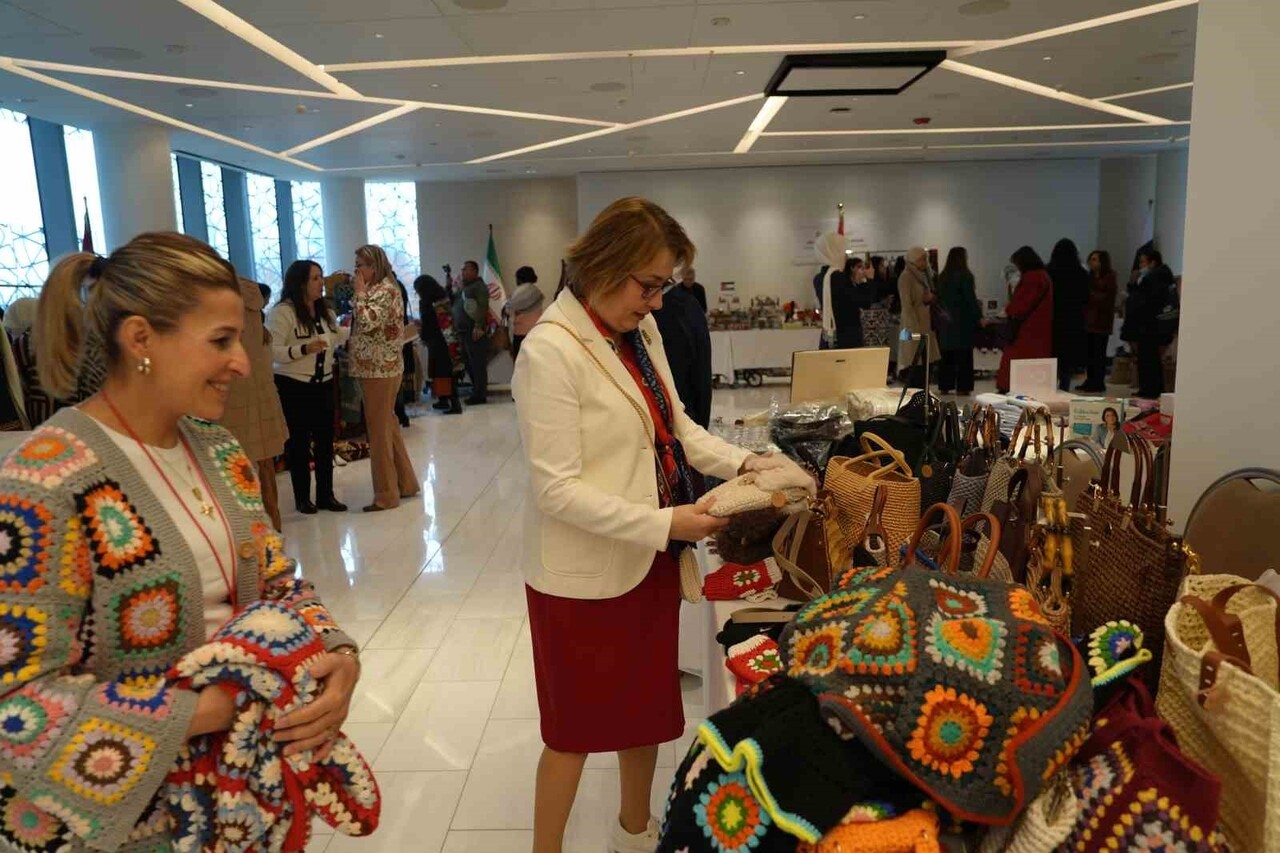 ABD'NİN NEW YORK ŞEHRİNDE BULUNAN TÜRKEVİ'NDE TÜRKİYE’NİN BM DAİMİ TEMSİLCİSİ AHMET YILDIZ’IN EŞİ...