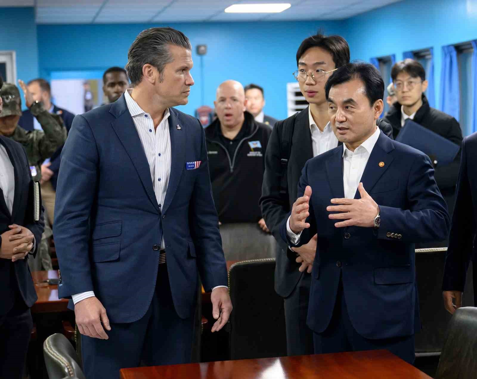 ABD SAVUNMA BAKANI PETE HEGSETH, GÜNEY KORE VE KUZEY KORE'Yİ AYIRAN SİLAHTAN ARINDIRILMIŞ BÖLGE’Yİ...