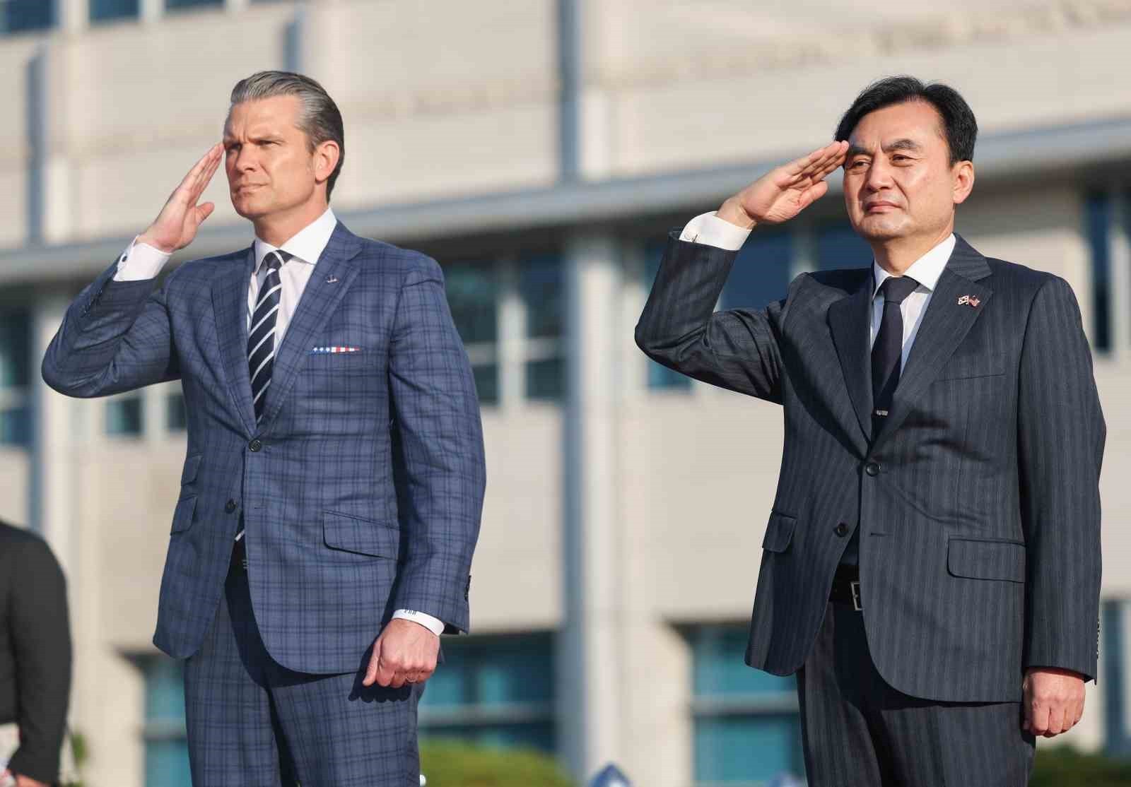 ABD SAVUNMA BAKANI PETE HEGSETH, GÜNEY KORE VE KUZEY KORE'Yİ AYIRAN SİLAHTAN ARINDIRILMIŞ BÖLGE’Yİ...