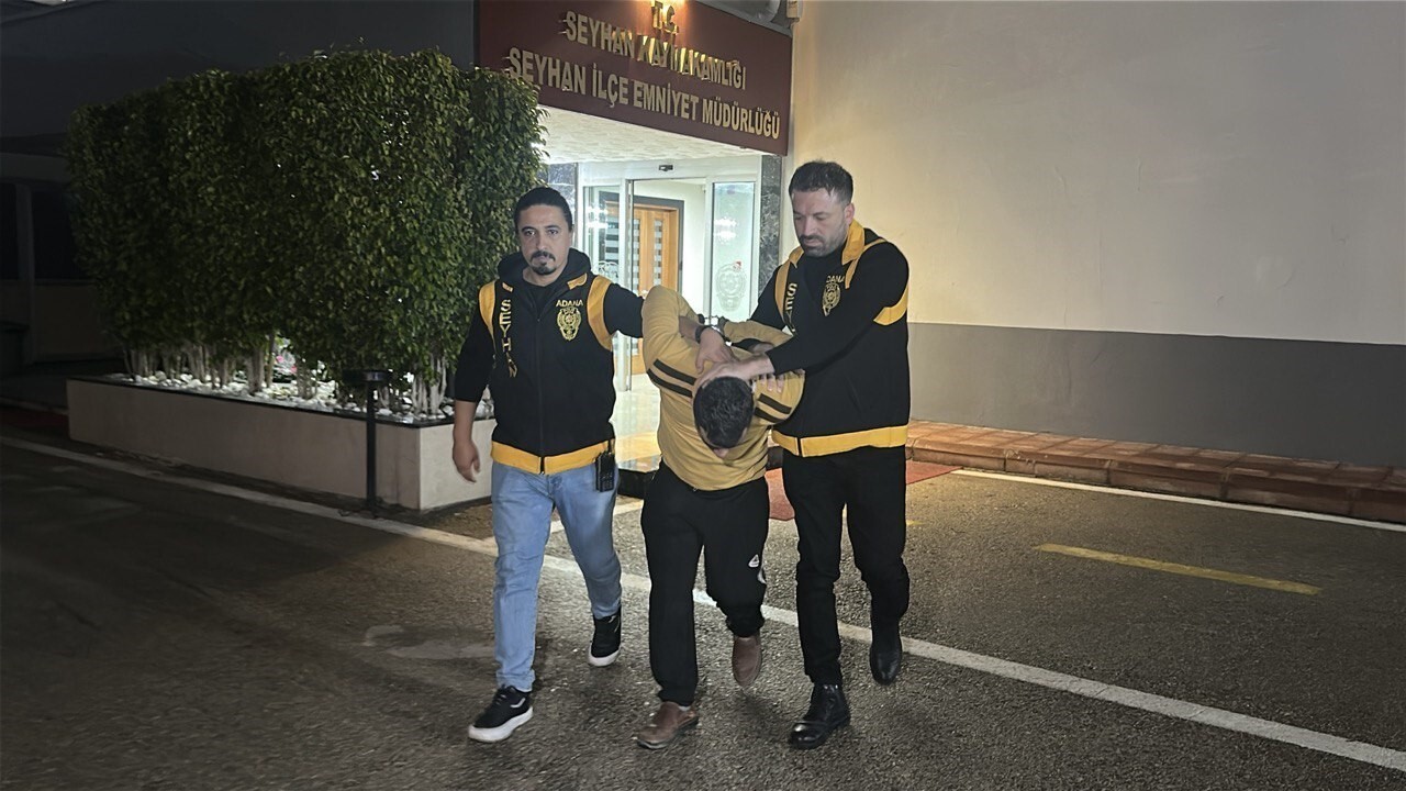 ADANA’DA BİR ÇOCUĞU TUTUP ÖNCE KAFASINI ARABAYA VURAN, DAHA SONRA DA YERE FIRLATAN ŞÜPHELİ SEYHAN...