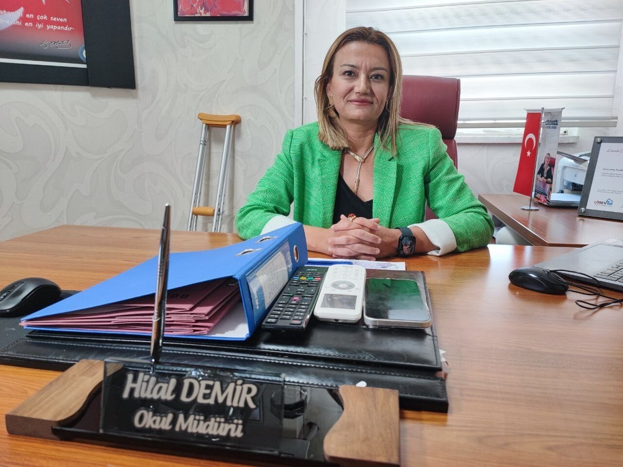 ADANA’DA DOĞUŞTAN KALÇA ÇIKIĞI VE POLİO SEKELİ RAHATSIZLIĞI OLDUĞU İÇİN KOLTUK DEĞNEĞİ YARDIMIYLA...