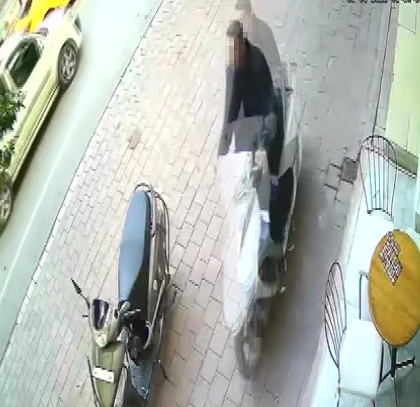 ADANA’DA HEM ÇALINTI MOTOSİKLET İLE GEZİP HEM DE HIRSIZLIK SUÇUNDAN 8 YIL HAPİS CEZASIYLA ARANAN...