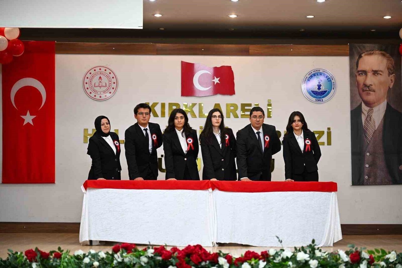 ADAY ÖĞRETMENLERİN YEMİN TÖRENİ GERÇEKLEŞTİRİLDİ.