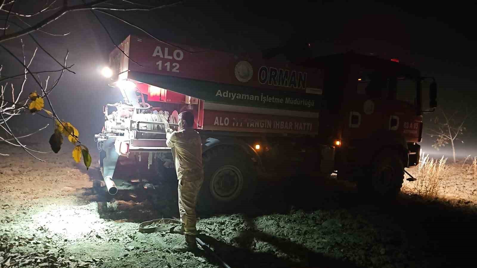 ADIYAMAN'IN GÖLBAŞI İLÇESİNE BAĞLI SÜLÜKLÜ GÖL MEVKİİNDE KAMIŞLARIN YANMASI KORKUTTU.