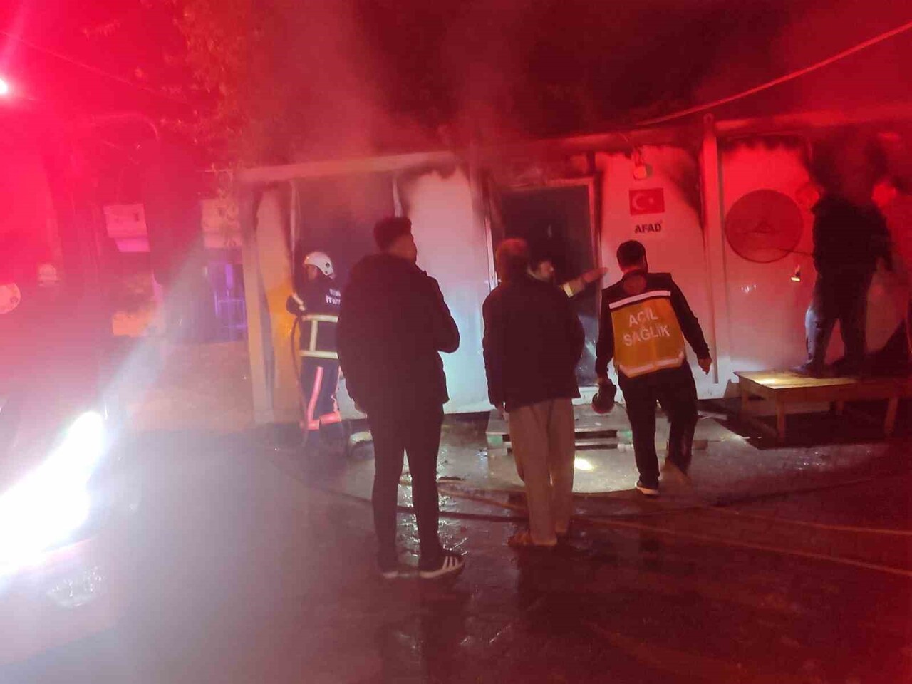 ADIYAMAN’IN BESNİ İLÇESİNE BAĞLI SARIKAYA KÖYÜ’NDE SABAHA KARŞI ÇIKAN YANGINDA 95 YAŞINDAKİ BİR...