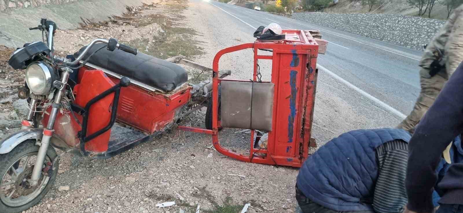 ADIYAMAN’IN GÖLBAŞI İLÇESİNDE SEPETLİ MOTOSİKLETİN DEVRİLMESİ SONUCU MEYDANA GELEN KAZADA 1 KİŞİ...