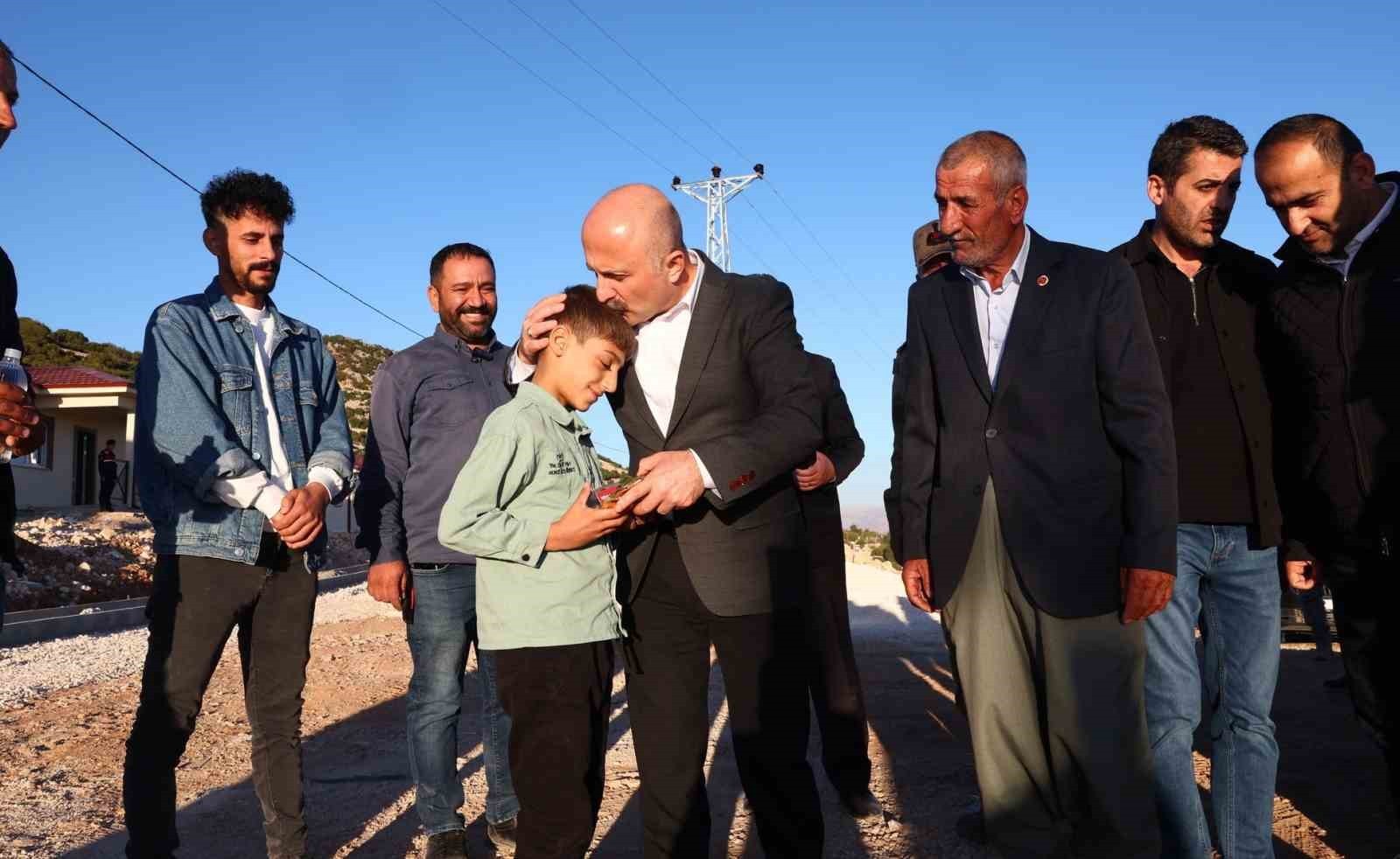 ADIYAMAN VALİSİ OSMAN VAROL, YAPIMI TAMAMLANMA AŞAMASINA GELEN KIRSAL KONUTLARI İNCELEDİ.