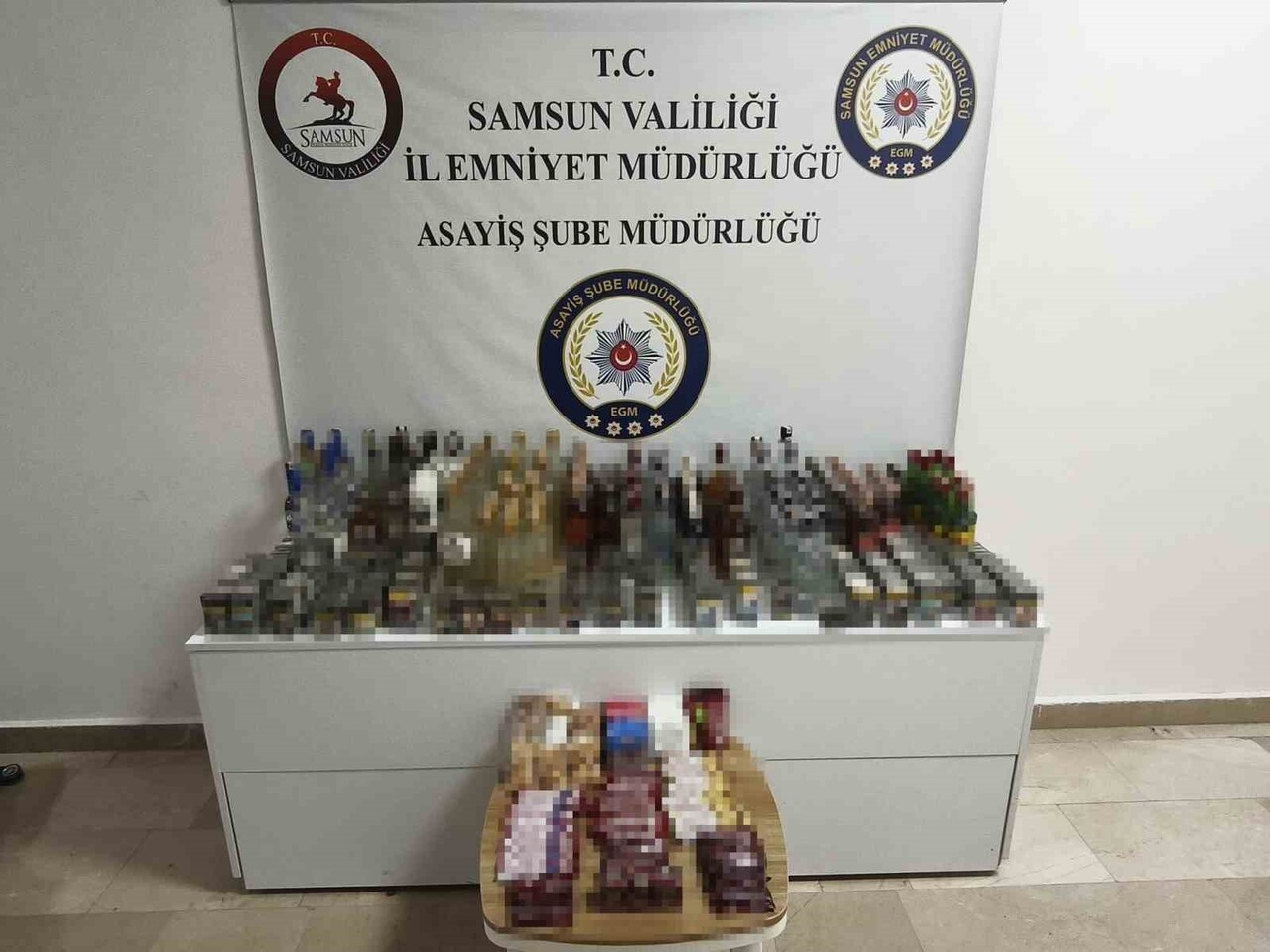 ADRESTE YAPILAN ARAMADA SUÇA KONU 114 ADET AÇILMAMIŞ ALKOL ŞİŞESİ, 264 PAKET FARKLI MARKALARDA...