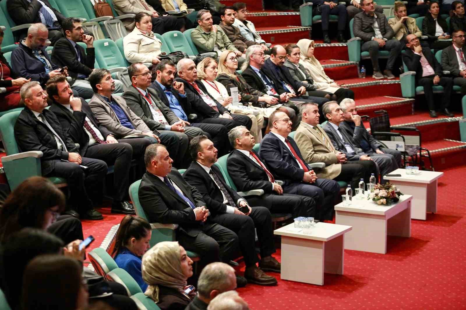 ADÜ’DE "GEÇMİŞTEN GELECEĞE AYDIN" SEMPOZYUMU BAŞLADI