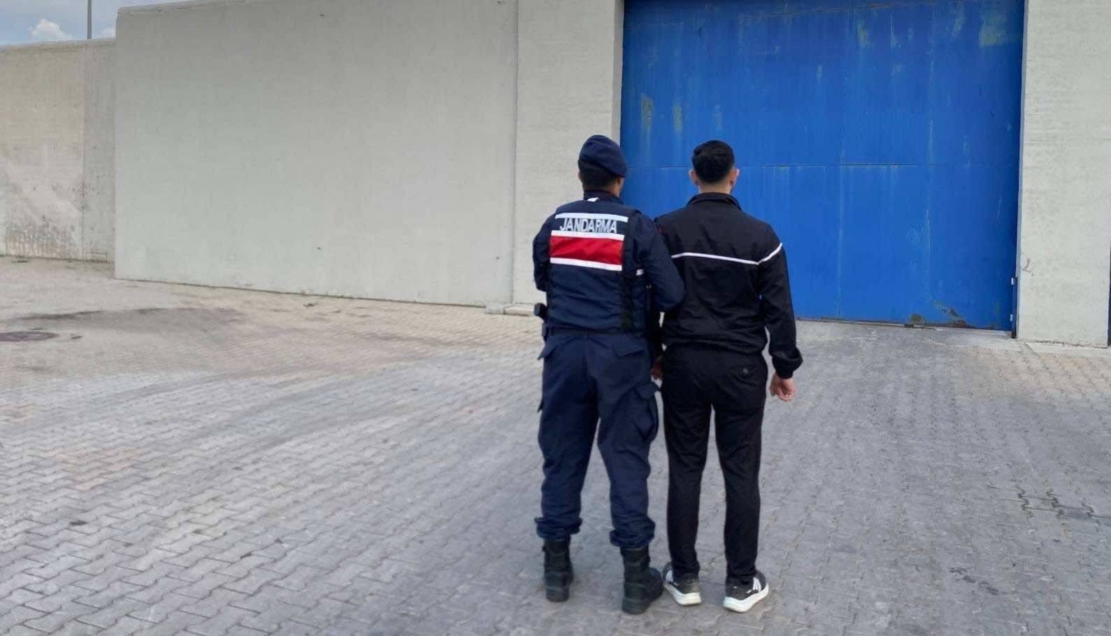 AFYONKARAHİSAR'DA ÇEŞİTLİ SUÇLARDAN 12 YIL HAPİS CEZASIYLA ARANAN ŞAHIS JASAT EKİPLERİ TARAFINDAN...