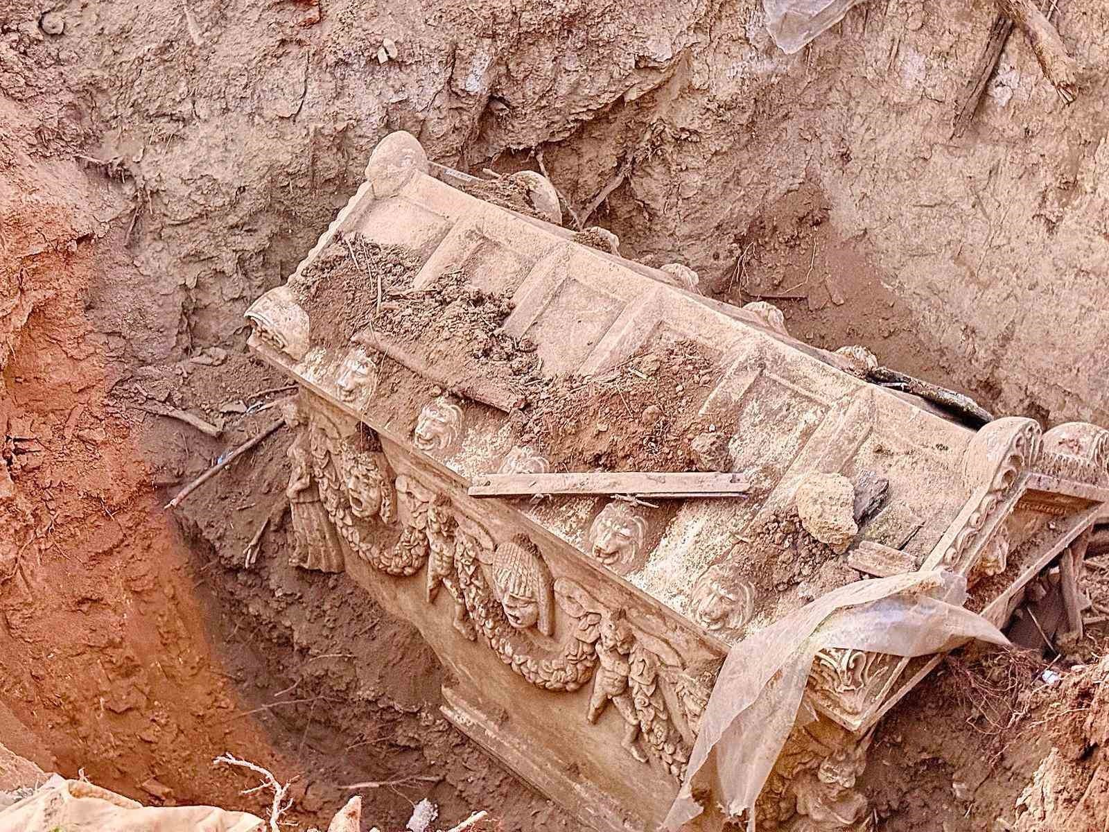 AFYONKARAHİSAR'DA JANDARMA SUÇ ARAŞTIRMA (JASAT) TİMİ TARAFINDAN GERÇEKLEŞTİRİLEN OPERASYONDA...